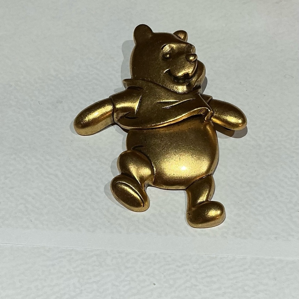 Vintage Collectable Articulating Disney Winnie the Pooh Brooch